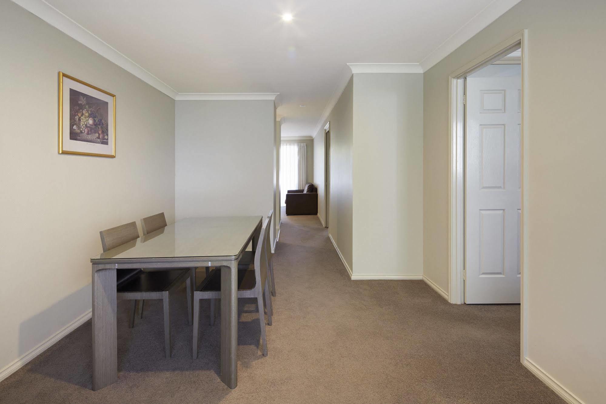 Pinnacle Apartments Canberra Exteriör bild